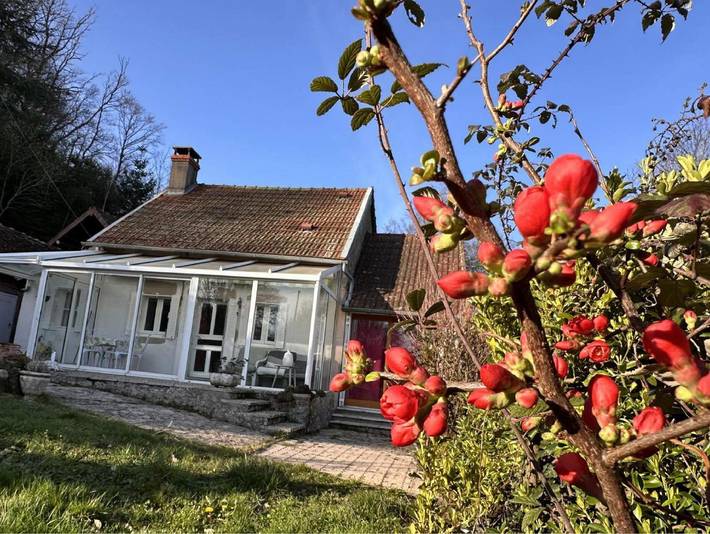 Gîte pour 6 personnes, avec Terrasse ainsi que Jacuzzi et Jardin