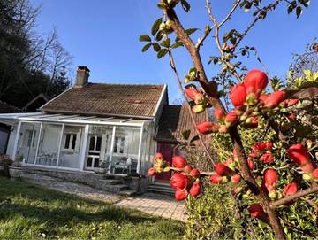 Gîte pour 6 personnes, avec jacuzzi et sauna ainsi que jardin et terrasse dans Saône-et-Loire