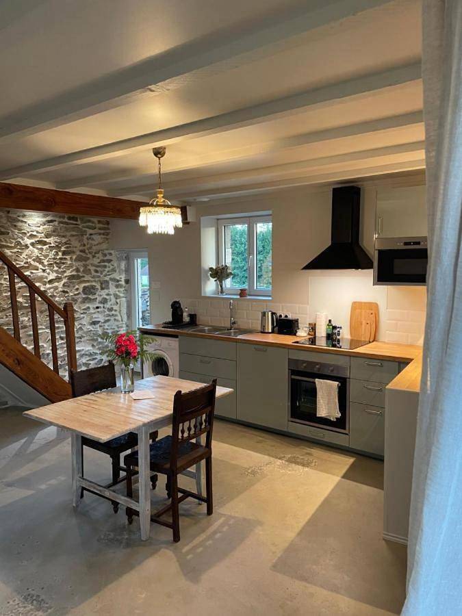 Gîte pour 2 personnes, avec jardin et vue, animaux acceptés à Saint-Silvain-Bas-le-Roc