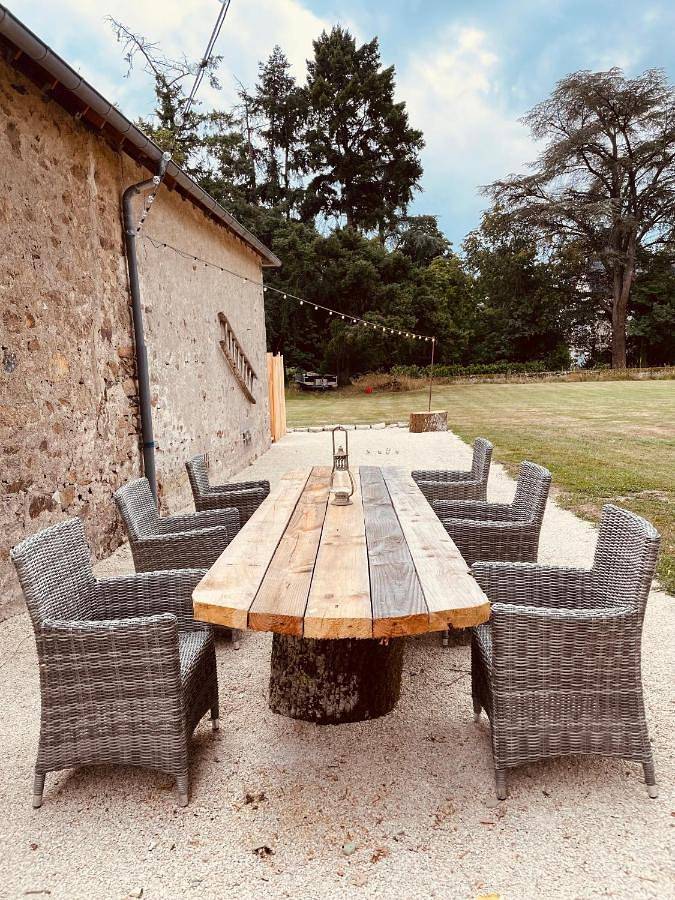 Gîte pour 2 personnes, avec terrasse ainsi que vue et jardin à Lussac-les-Églises - 2