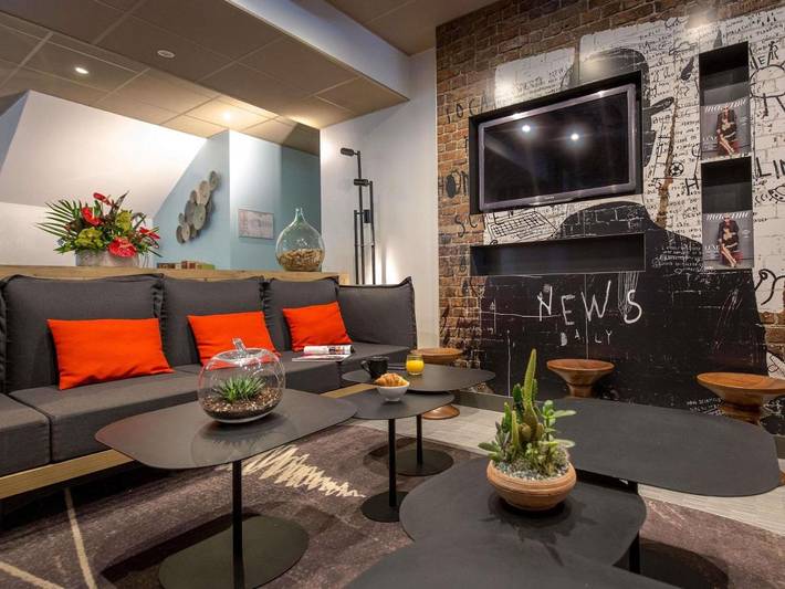 Hôtel pour 2 personnes, avec Terrasse ainsi que Jardin et Piscine