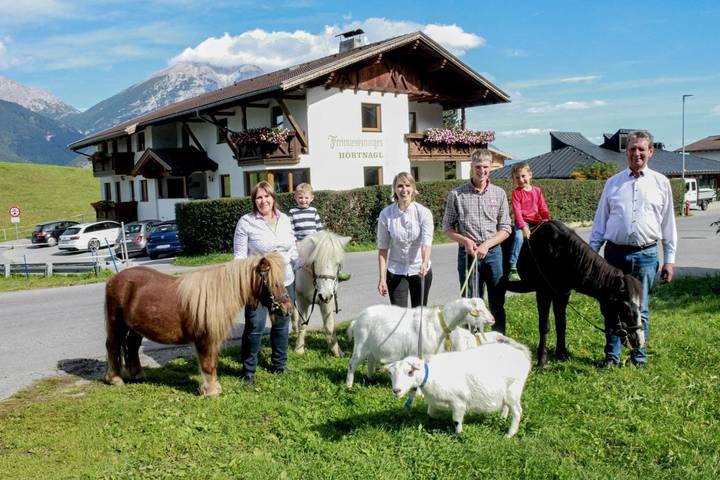 Ferienwohnung für 6 Personen, mit Balkon und Garten sowie Ausblick in Oberperfuss