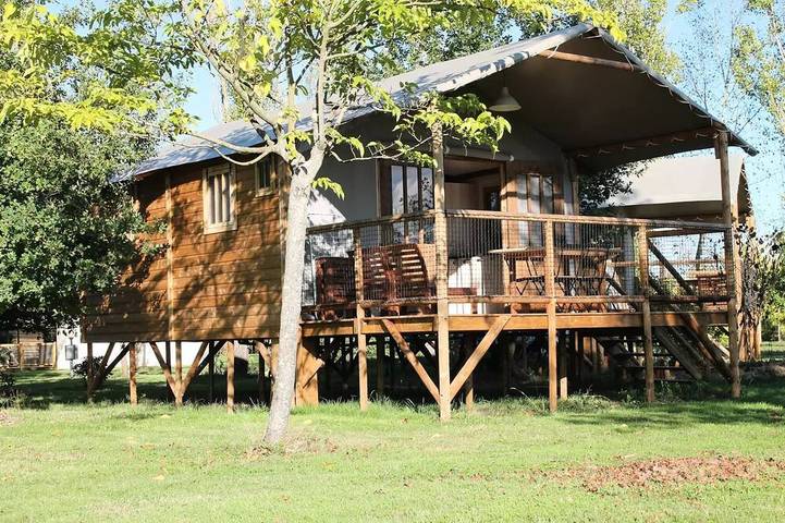 Gîte pour 5 personnes, avec terrasse et piscine ainsi que sauna et jacuzzi