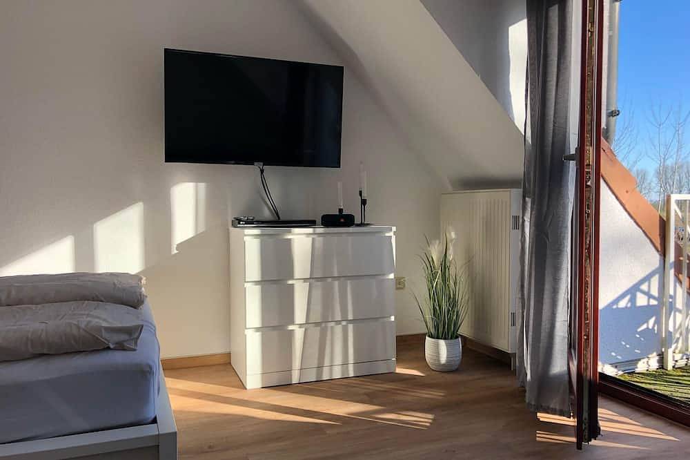 Ganze Wohnung, Ferienwohnung \"Mary Poppins\" mit Balkon zwischen Strand, Wald & Wiese im Südosten der Insel Rügen! in Gustow, Stralsund Umland