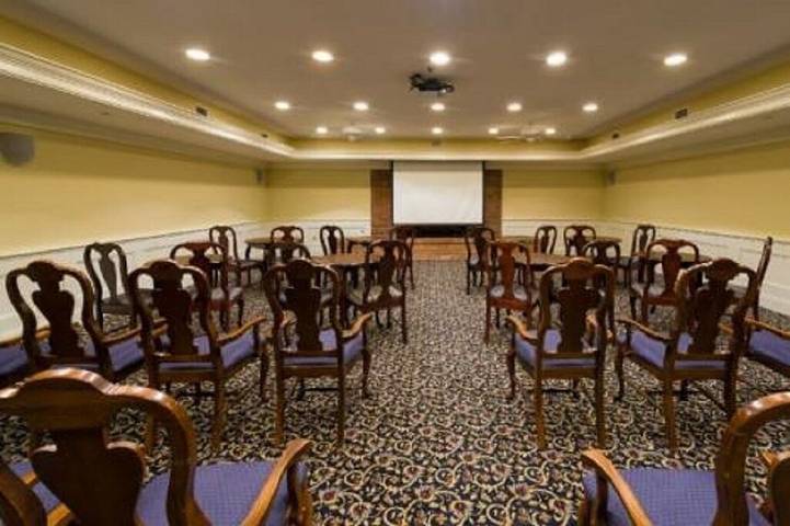 Vacation rental for 3 people, with hot tub and pool as well as yard in Williamsburg