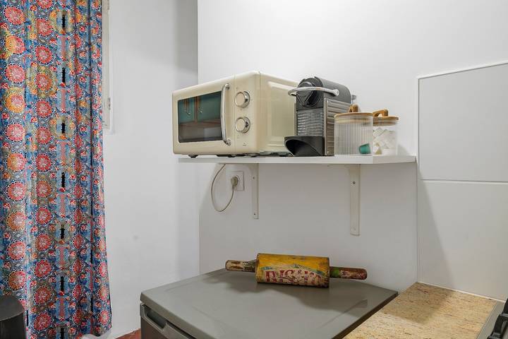 Hel lägenhet, Fully equipped apartment with shared terrace, bike storage, and Wi-Fi in Beaucaire, Nimes region