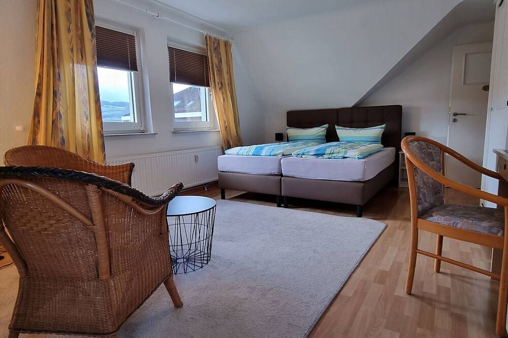 Ganze Wohnung, City Appartment Pyrmont - Fewo bis 3 Erw. + 1 Kind 12 Jahre in Bad Pyrmont, Weserbergland