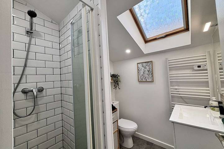 Entire apartment, Le Colibri - 1 bedroom - Terrace in Châtel-Guyon, Volcans d'Auvergne Regional Nature Park