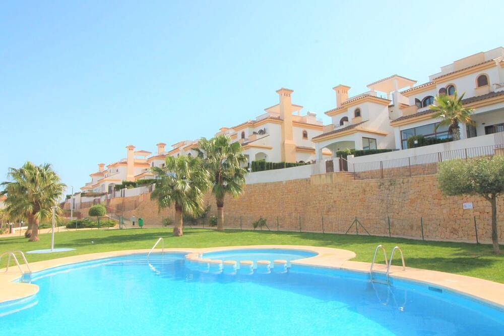 Preciosa casa de vacaciones  con piscina, A/C, WIFI, TV, patio y vista panorámica in Polop de la Marina, Costa Blanca