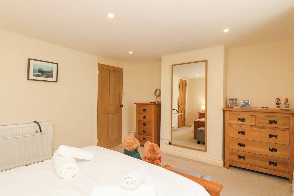 Bowman'S Cottage, romantic, with a garden in Wakeham, Portland in Easton (Portland), Isle of Portland