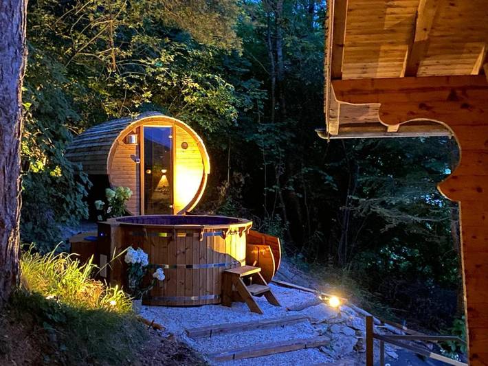 Chalet pour 12 personnes, avec jacuzzi ainsi que jardin et sauna