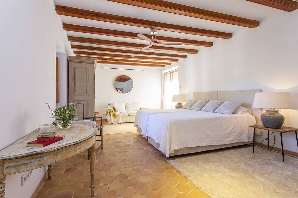 Elegant Restored Mallorca Farmhouse I Surrounded By Olive Groves And Almond. in Valldemossa, Mallorca Westen