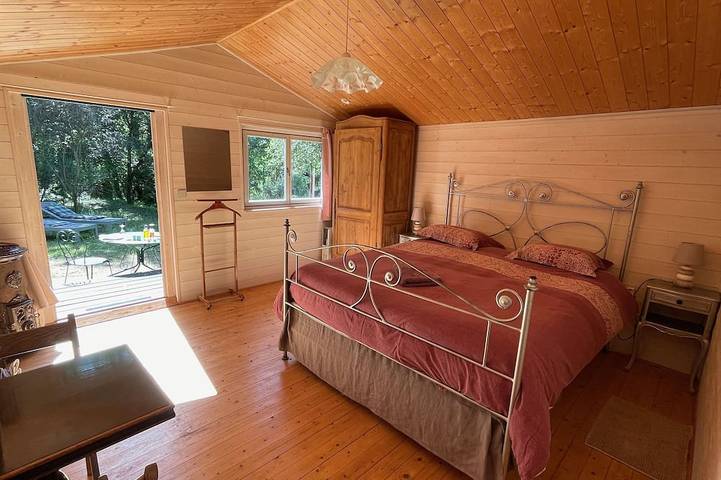 Chalet Avec Piscine Privée Au Milieu De La Forêt in Bagnols-en-Forêt, Mittelmeerküste (Frankreich)