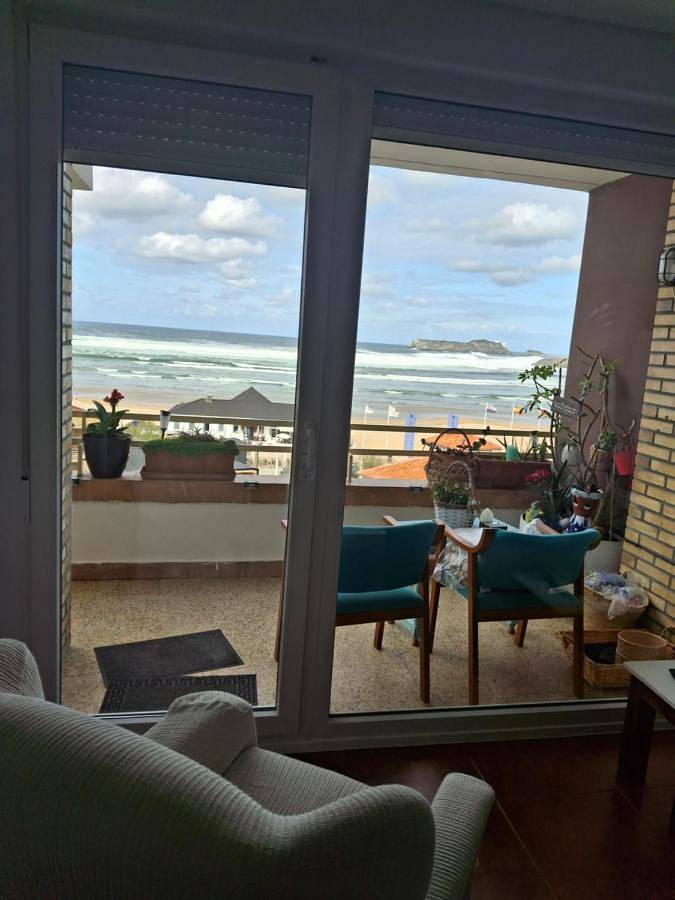 Apartamento entero, Three-Bedroom Apartment in Playa de la Concha (Suances), Suances