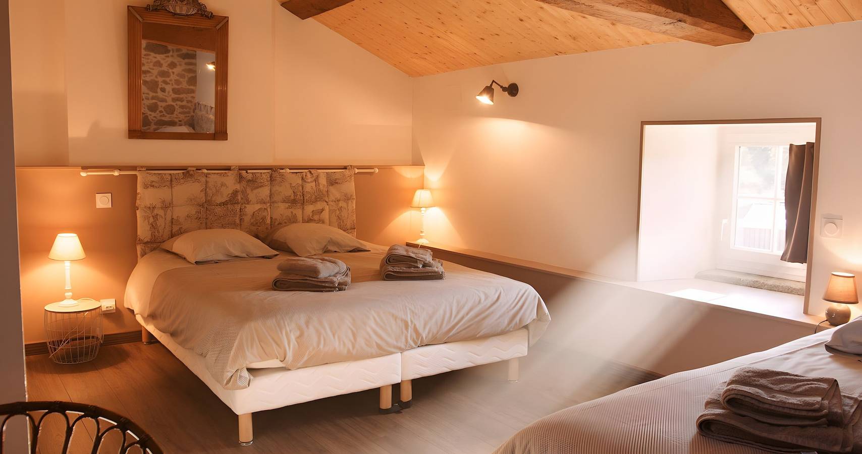 Chambre d’hôtes « Castanea, Le Grenier » avec terrasse partagée, jardin partagé et Wi-Fi in Les Epesses, Vallée de la Loire