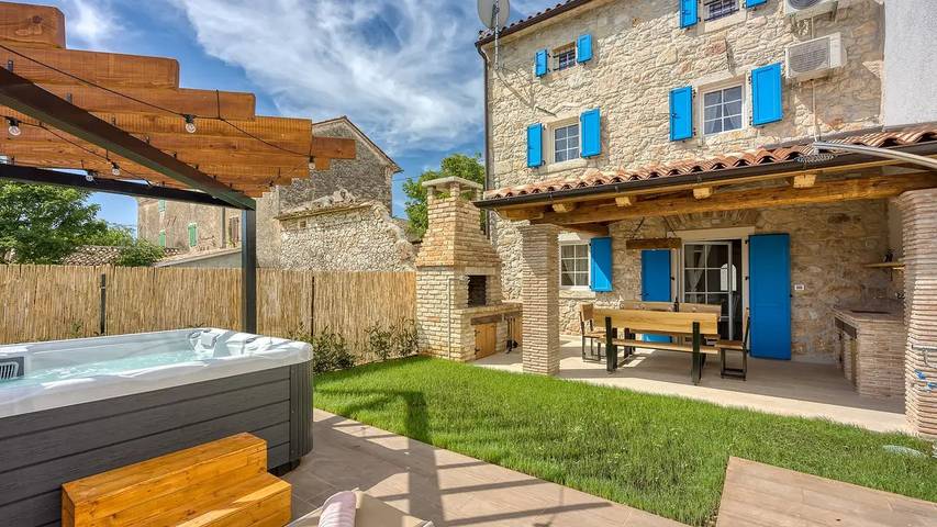 Ferienhaus für 6 Personen, mit Whirlpool und Garten