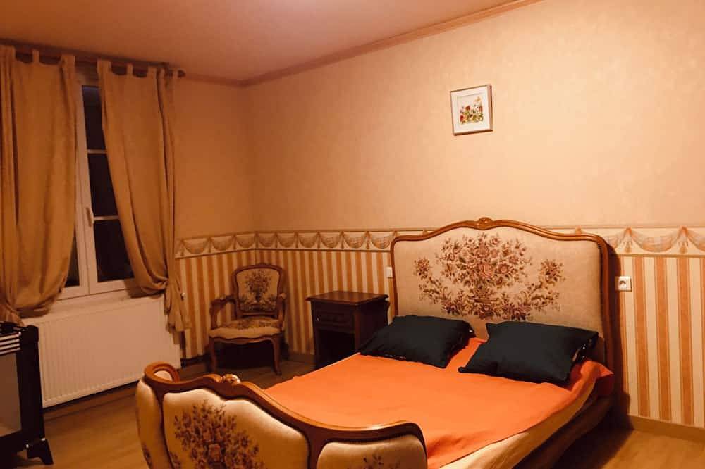 Charming farmhouse renovated in Langres country with very large garden and barn in Haute-Marne