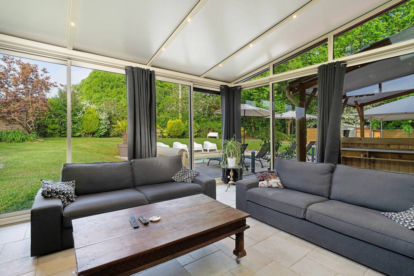 Gîte Villa Berthelots avec piscine privée au Sud de la Charente in Saint-Amant-de-Montmoreau, Charente