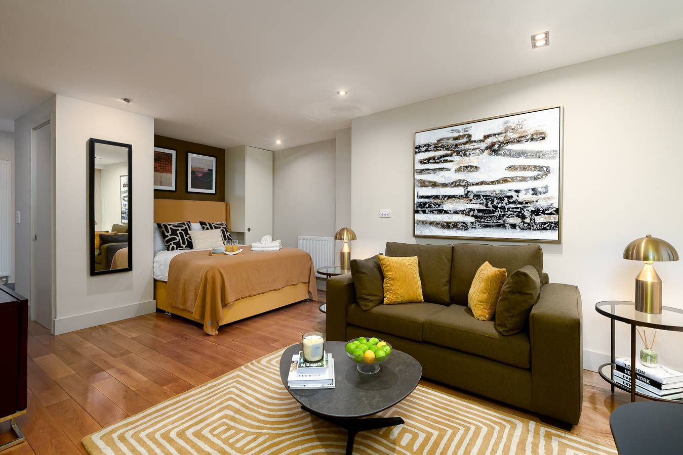 Entire apartment, Monument | Studio Executive in Downtown, London