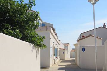 Gîte pour 3 personnes, avec piscine et balcon dans Plage De L Arnerault La Flotte