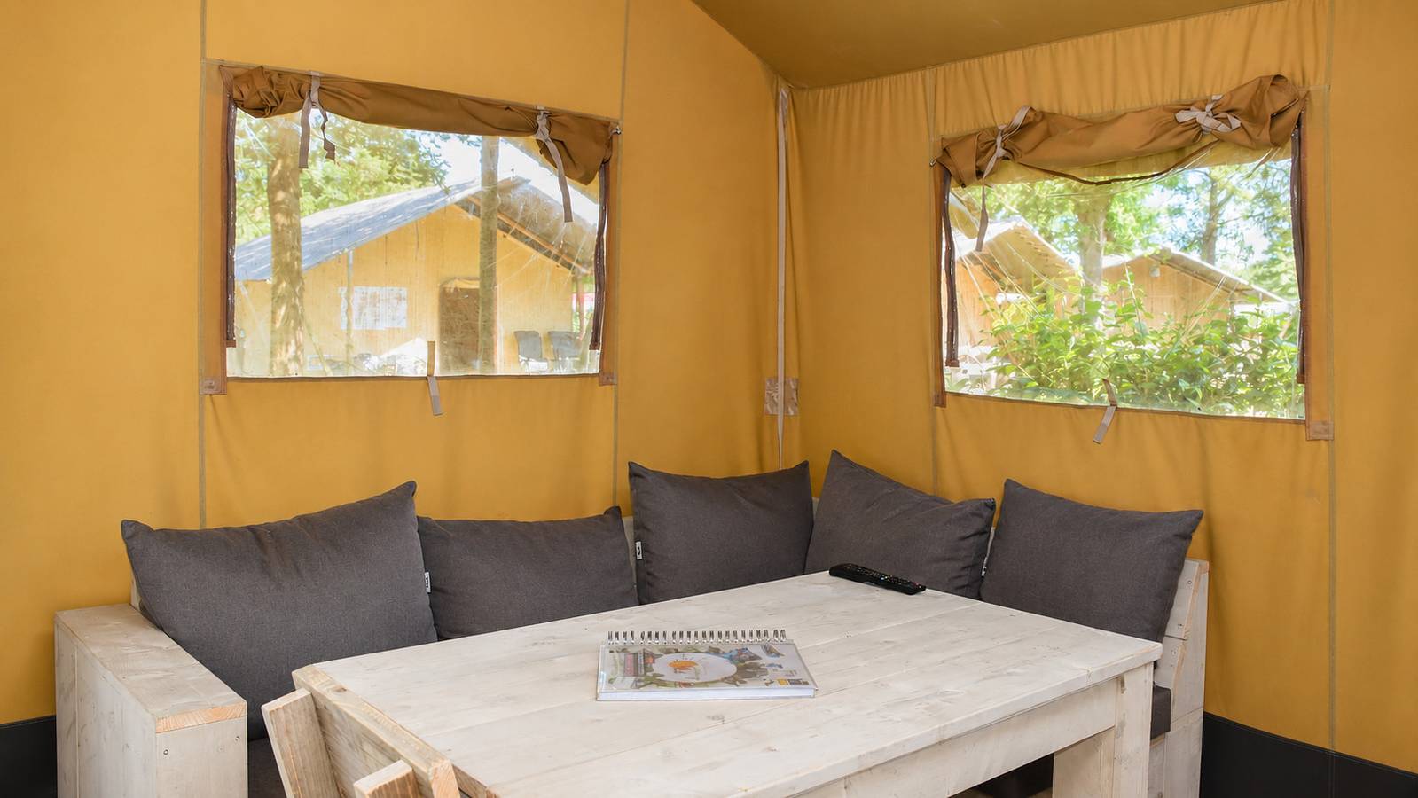 Camping ’t Veld — Comfort Safaritent | 4 personen in Hardenberg, Regio Zwolle