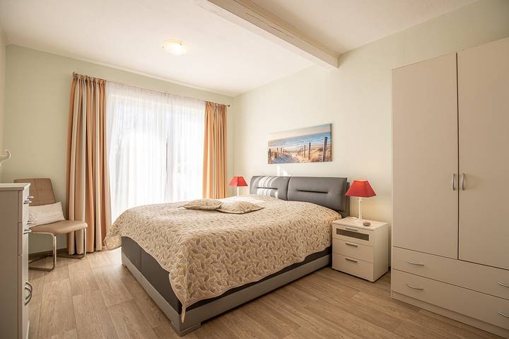 Ferienwohnung für 3 Personen, mit Terrasse und Garten in Neuharlingersiel - 2