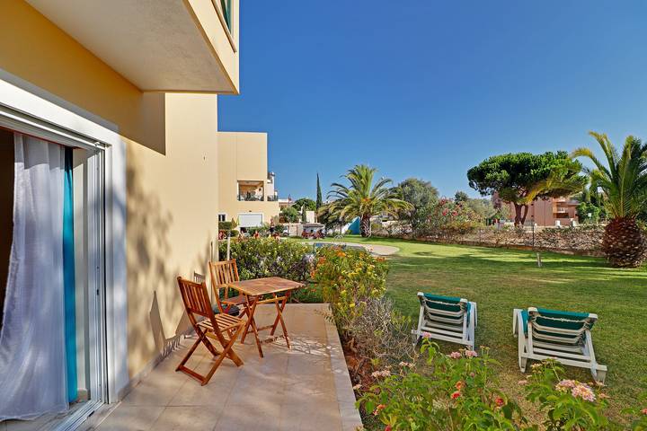 Apartment for 4 people, with terrace and pool in Vilamoura