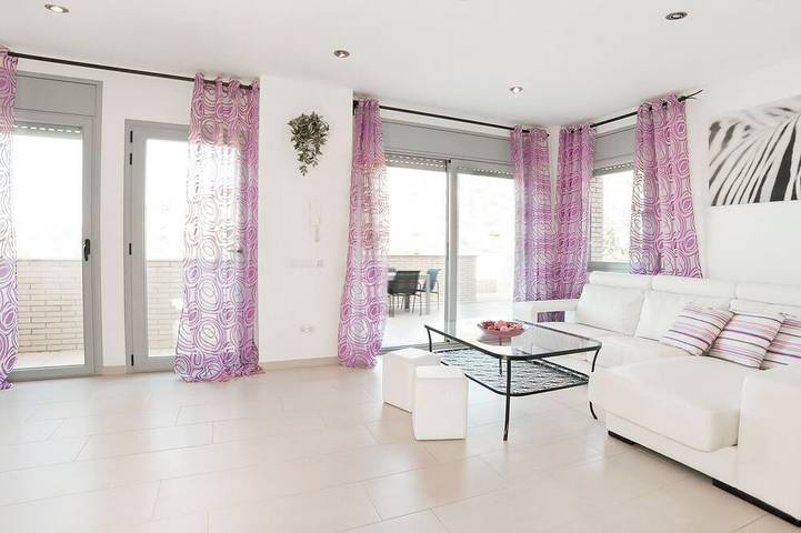 Ferienwohnung für 6 Personen, mit Garten und Balkon in Sitges