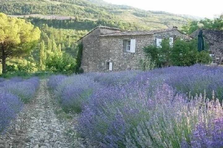 Gîte pour 8 personnes, avec piscine et jardin à Sainte-Euphémie-sur-Ouvèze