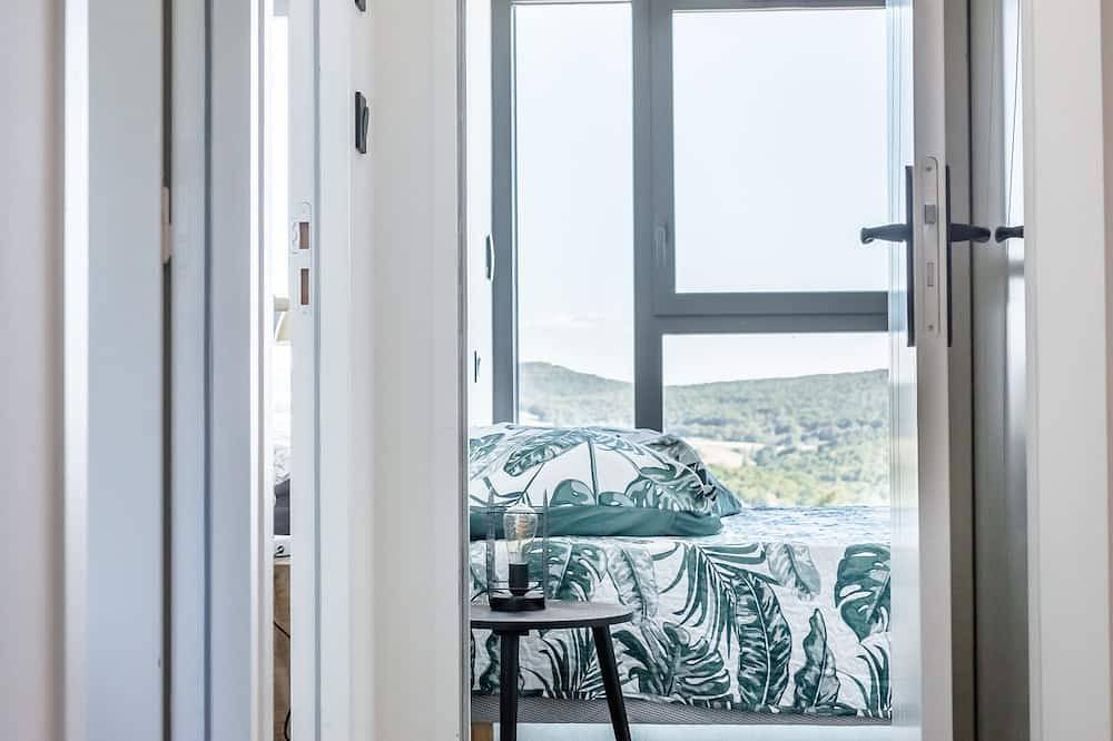 Modern, comfortable Buron in the heart of Aubrac in Saint-Chély-d'Aubrac, Macizo Central