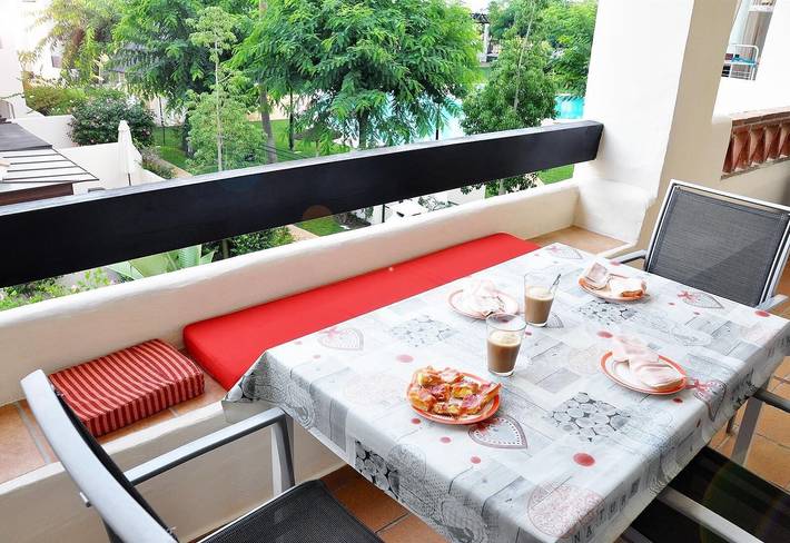 Entire apartment, Apartment 'Residencial Duquesa Fase I' with Terraces, Shared Pools & Wi-Fi in San Luis de Sabinillas, Manilva