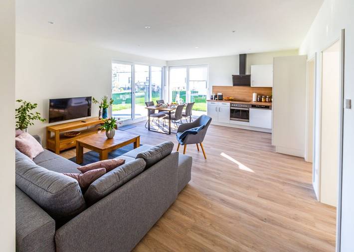 Ferienwohnung für 6 Personen, mit Terrasse und Garten sowie Seeblick am Schweriner See
