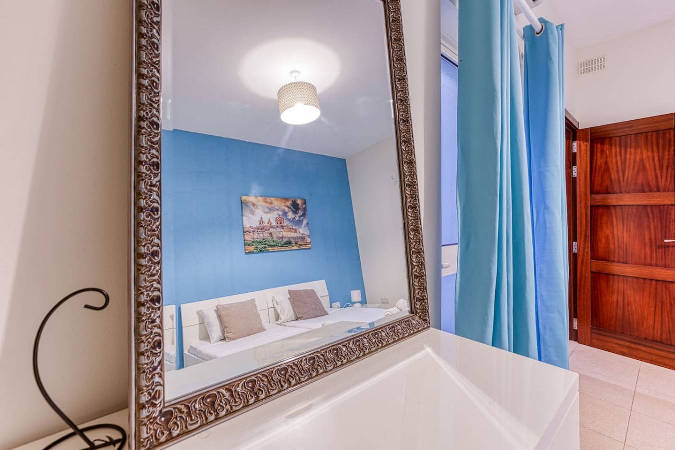 St James the Traditional 4-Bed Townhouse + Terrace in Tas-Sliema, Insel Malta