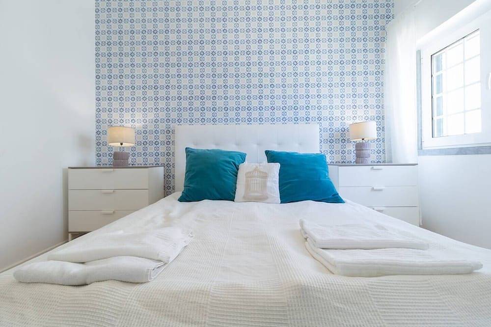 Chic Coastal Villa • Pool, Garden & Beach Vibes in Carcavelos e Parede, Costa de Lisboa