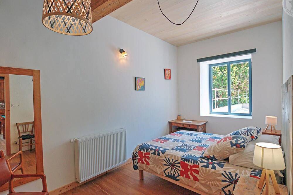 Gîte charmant avec terrasse, billard, et animaux acceptés in Doizieux, Parc Naturel Régional du Pilat