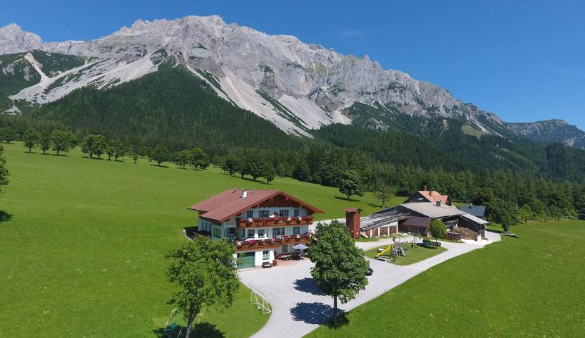 Pension pour 4 personnes, avec jacuzzi ainsi que sauna et jardin, adapté aux familles à Ramsau am Dachstein - 2