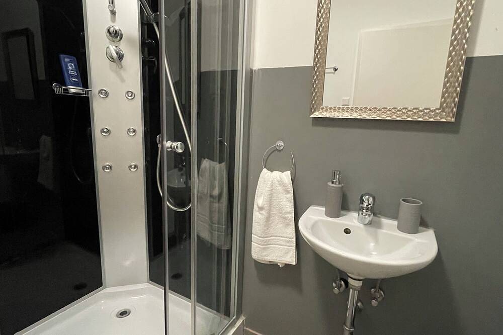 Ganze Wohnung, Modern & Zentral in der City I Küche I Waschmaschine I Balkon I für Firmen ideal in Stuttgart-Mitte, Stuttgart