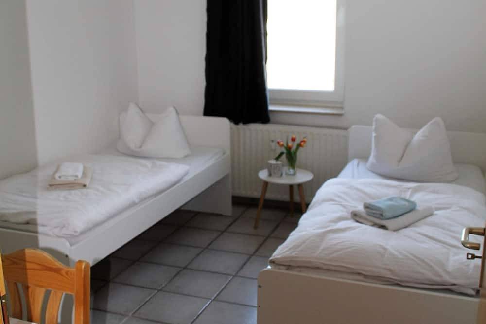 Ganze Wohnung, Dreizimmerwohnung (2 Schlafzimmer) inkl. Parkplatz in Droyßig, Saale-Unstrut