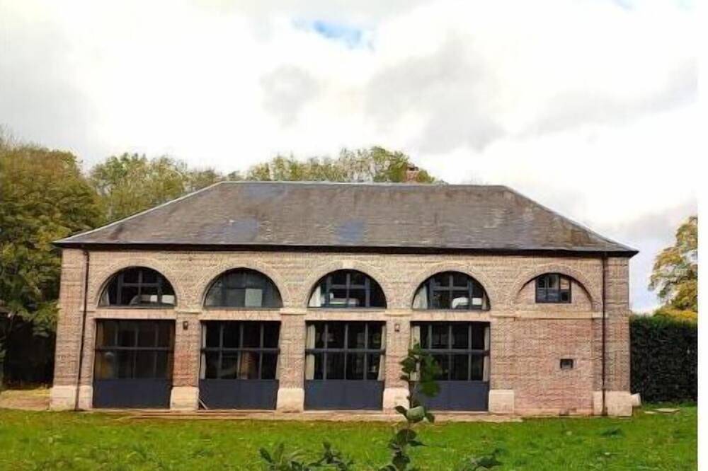 Grande maison de campagne au milieu du parc d'un château in Saint-Jean-du-Cardonnay, Région de Rouen