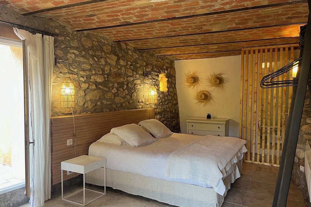 Bastide 1830, Domaine de la Bastidonne 4* Superb view of le Luberon Heated Pool in Céreste, Parc naturel régional du Luberon