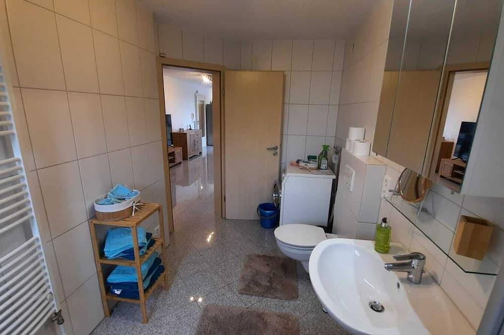 Ganze Wohnung, Ruhige und sonnige Ferienwohnung mit eigener Terrasse und Aussicht in die Natur in Sulz am Neckar, Mittlerer Schwarzwald
