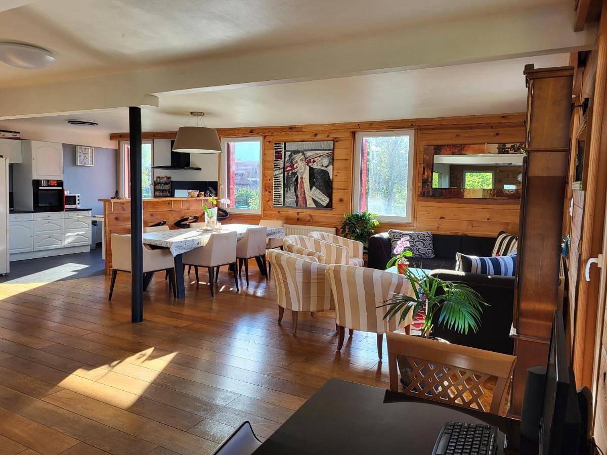 Appartement entier, Apartment with Mountain View in Mont-Saxonnex, Région de Bonneville