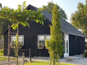 Gîte pour 6 personnes, avec terrasse ainsi que vue et jardin dans Arriën
