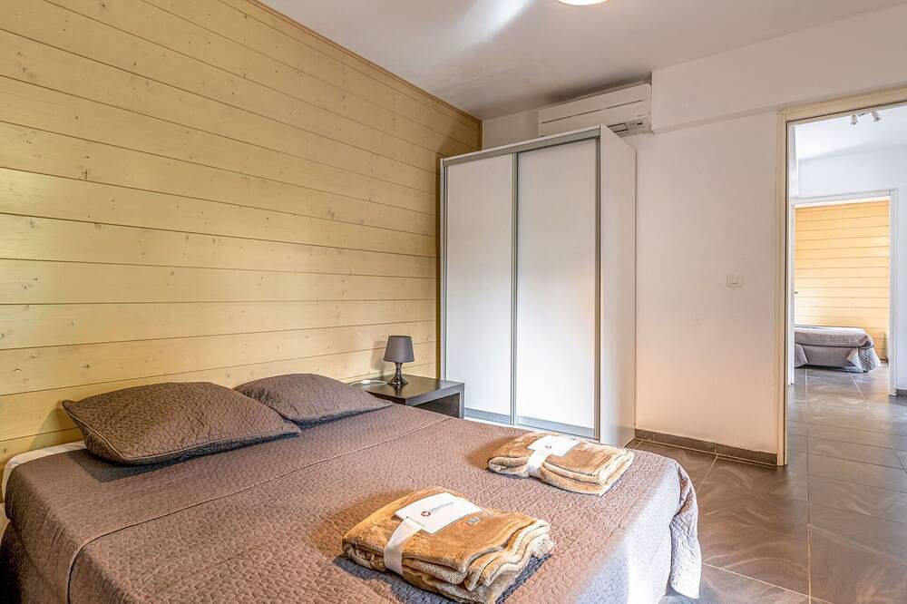 Appartement entier, Bel appartement pour 6 personnes avec climatisation, Wifi, piscine, Tv, terrasse et animaux admis in Favone, Conca