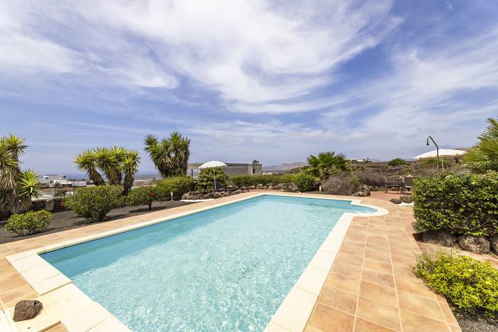 Agriturismo voor 2 personen, with Terras and Tuin as well as Zwembad op Lanzarote