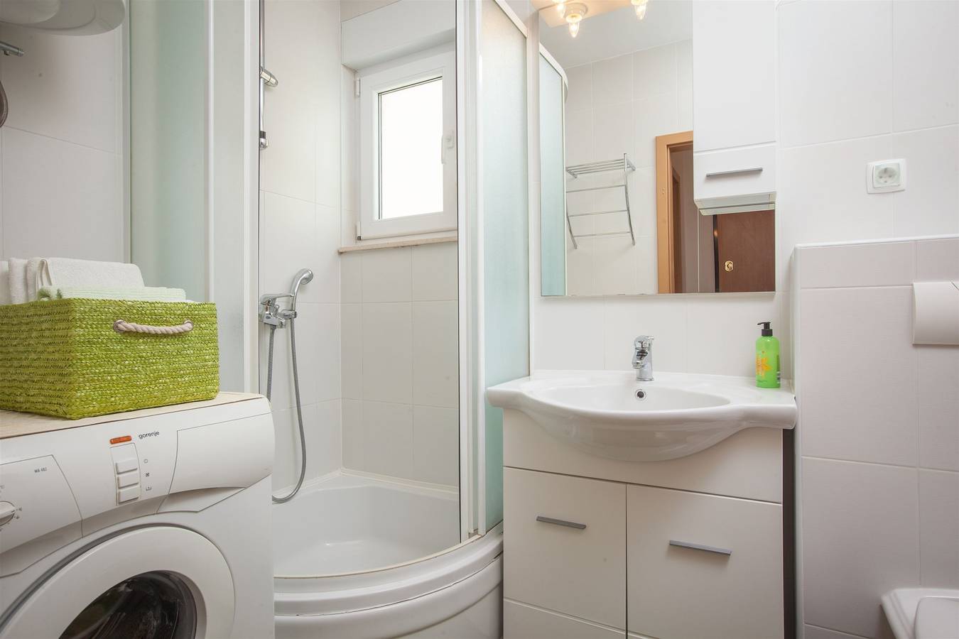 Hel leilighet, Apartment Paula in Promajna, Makarska Riviera