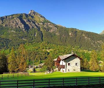 Chambre d’hôte pour 2 personnes, avec jardin et vue à Commune de Brusson