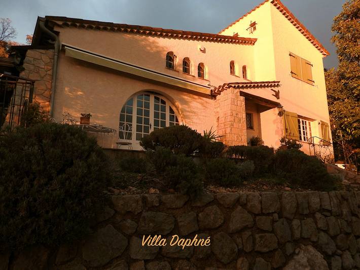 Chambre d’hôte pour 2 personnes, avec piscine ainsi que vue sur le lac et jardin dans Parc naturel régional des Préalpes d'Azur - 4