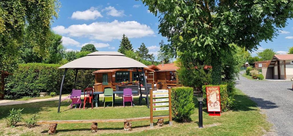 Location de vacances pour 4 personnes, avec jardin et piscine dans Chipilly