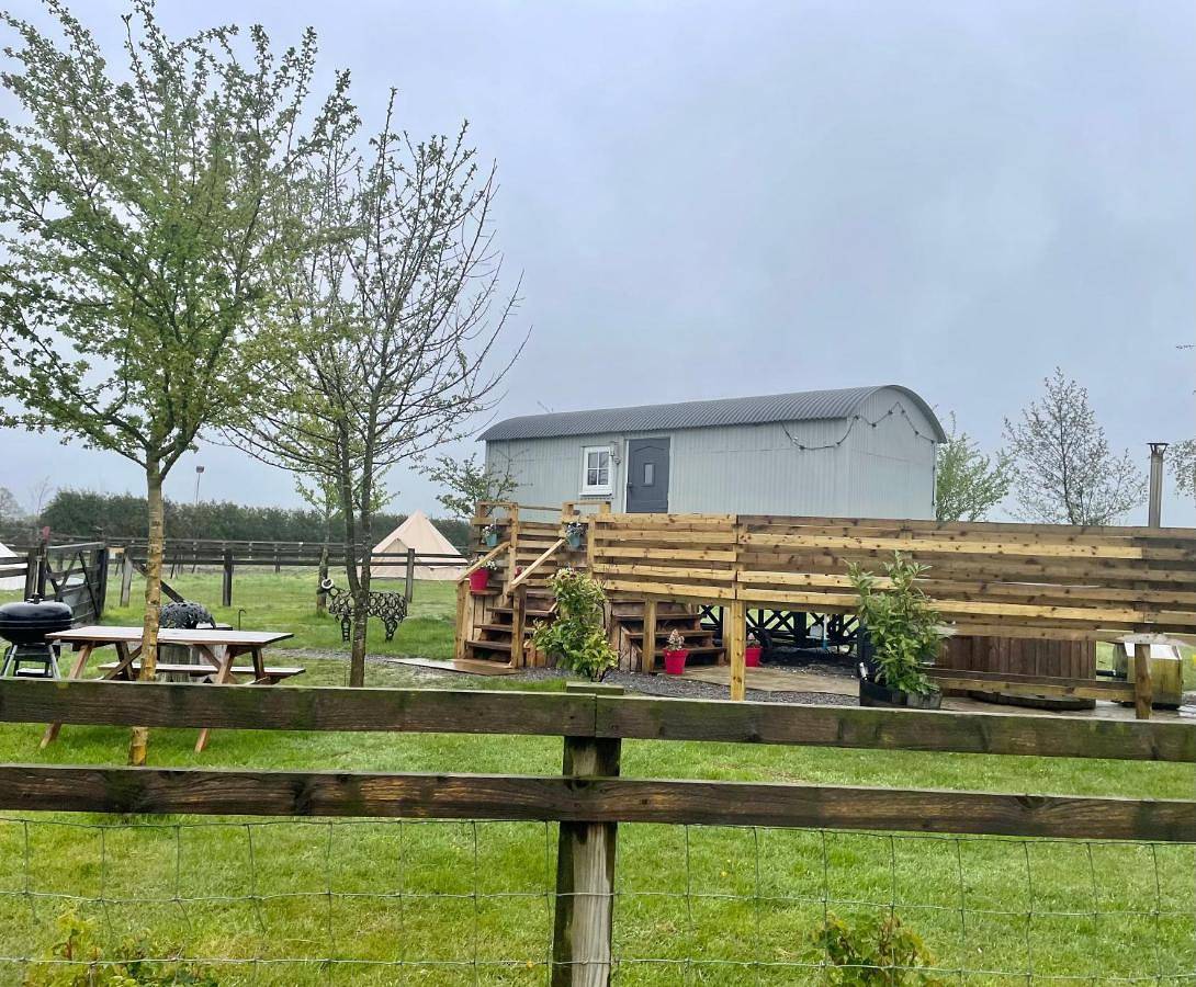 Shepherds Hut - Garden View in North Yorkshire